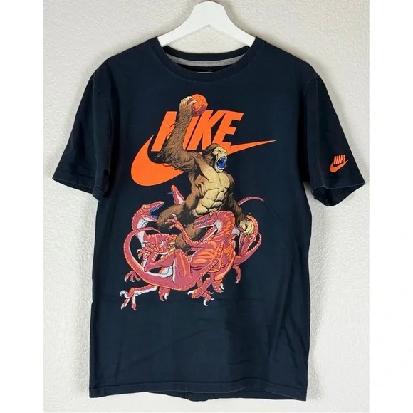 Nike Men’s Jungle Pickup Game Basketball King Kong Raptor Graphic Tee, Medium - Picture 3 of 8